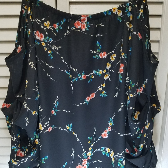 Large  black  cold shoulder  top - Picture 3 of 6